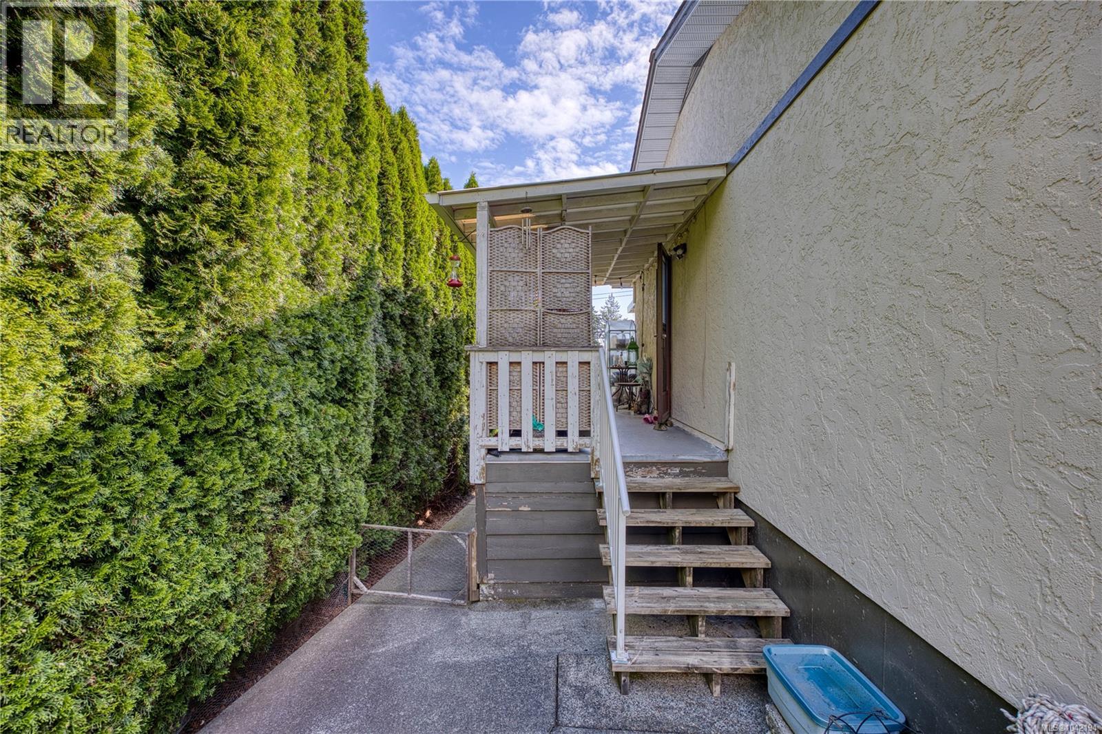 420 Strang Dr - 38