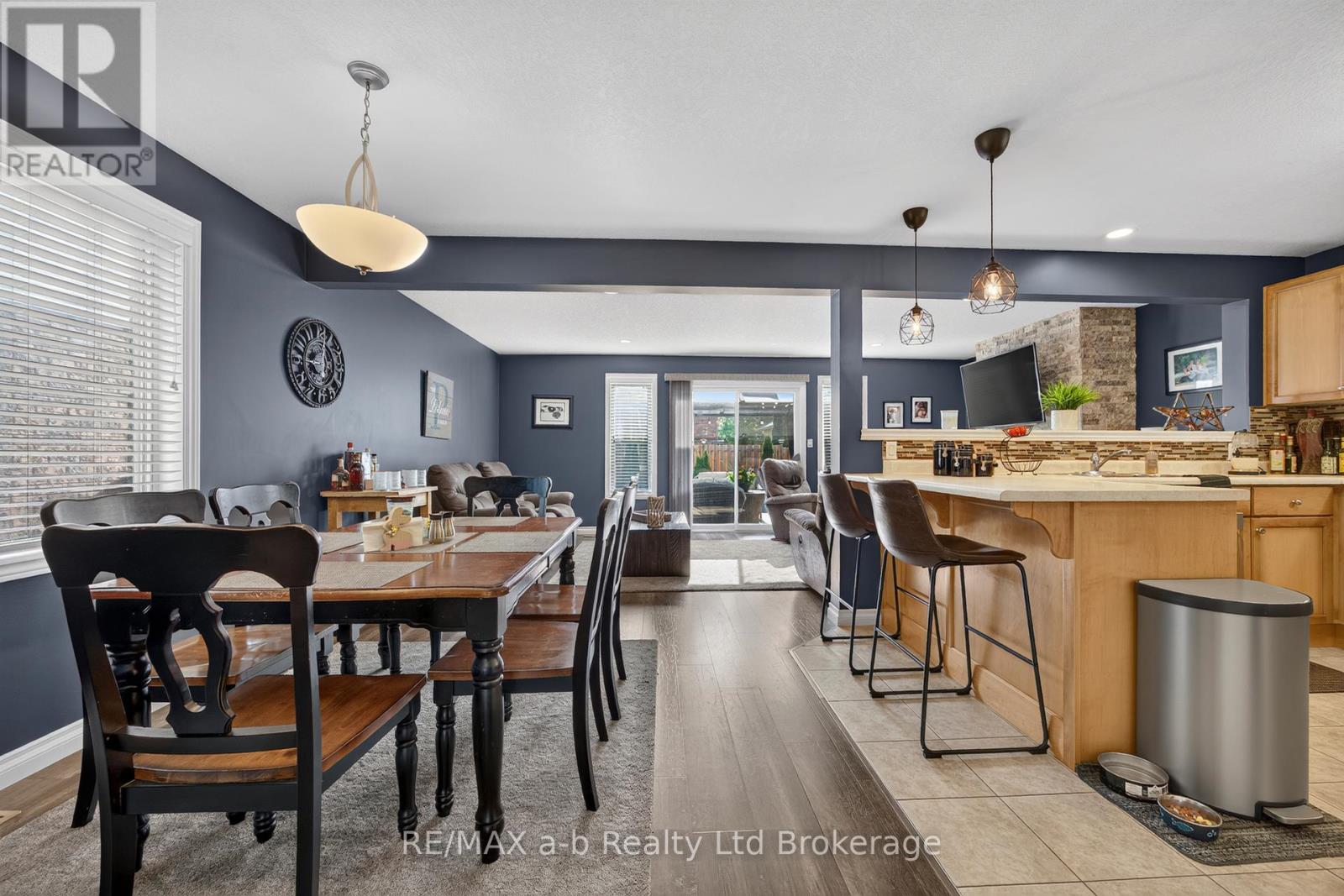 507 HUMMINGBIRD CRESCENT - 11