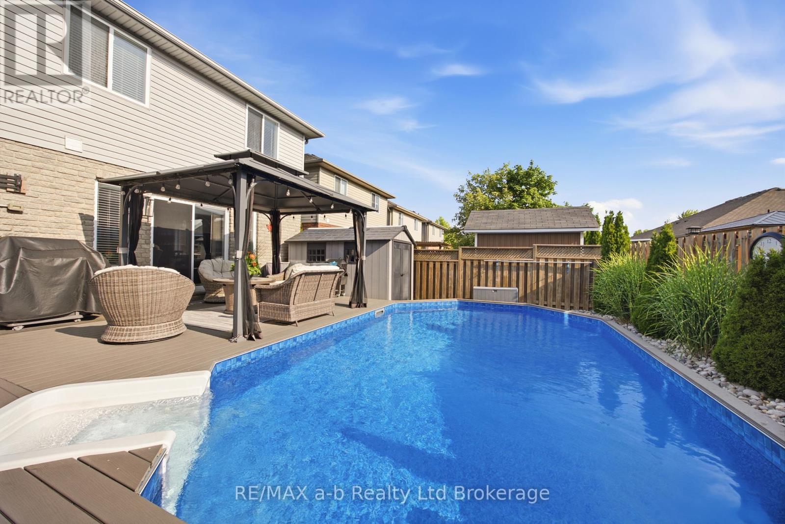 507 HUMMINGBIRD CRESCENT - 23