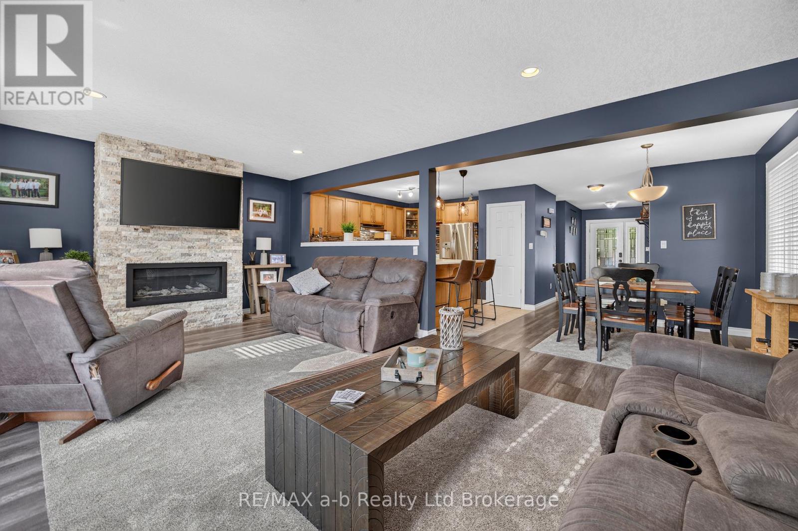 507 HUMMINGBIRD CRESCENT - 12