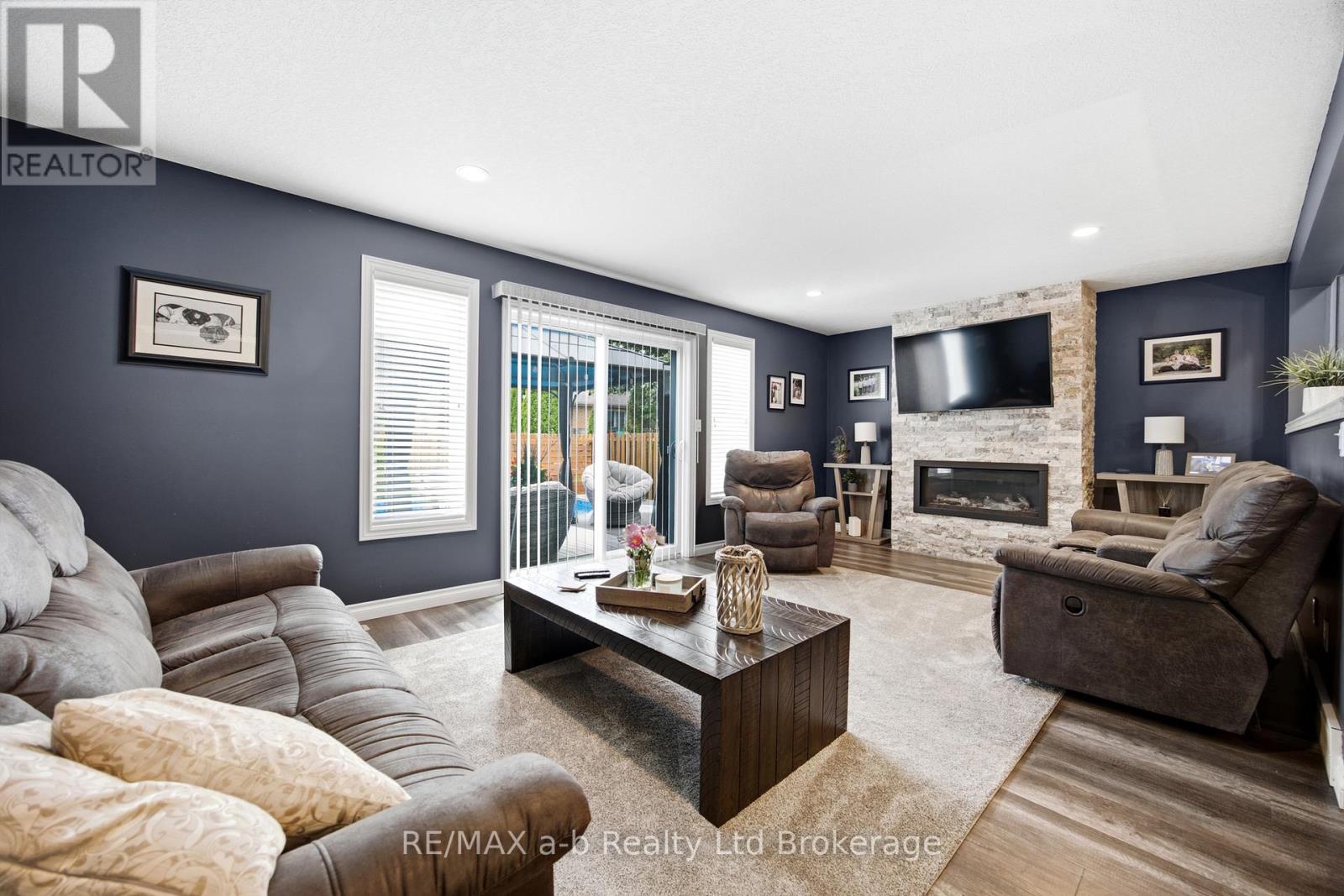 507 HUMMINGBIRD CRESCENT - 14