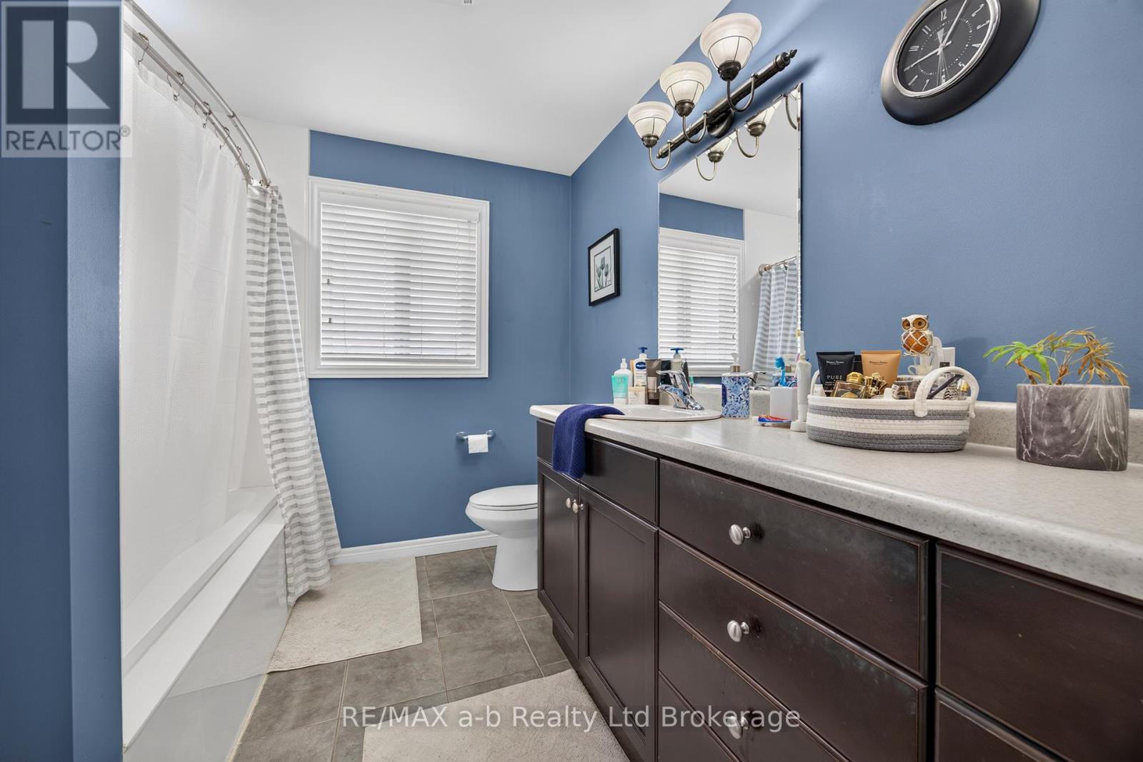507 HUMMINGBIRD CRESCENT - 29