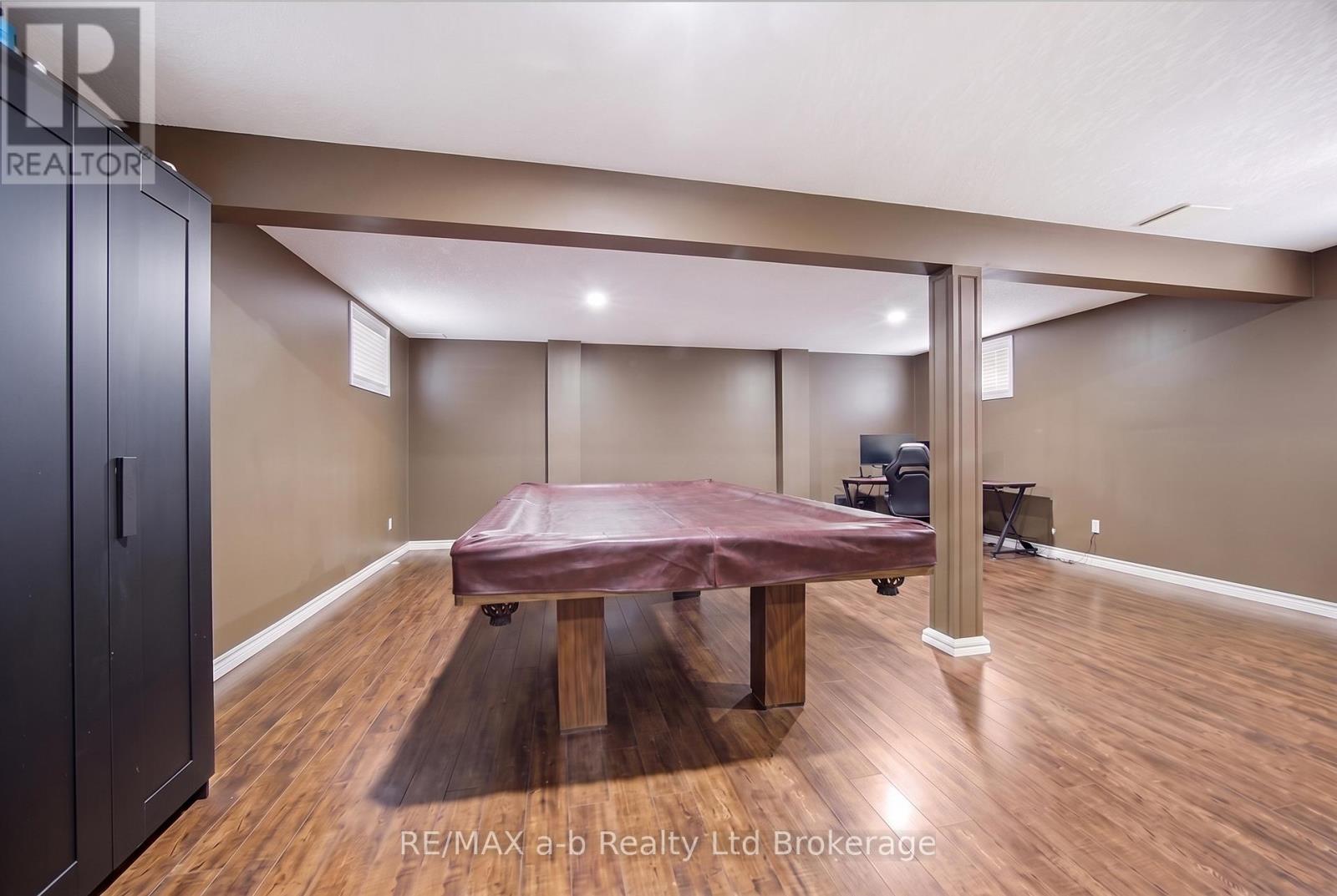 507 HUMMINGBIRD CRESCENT - 32