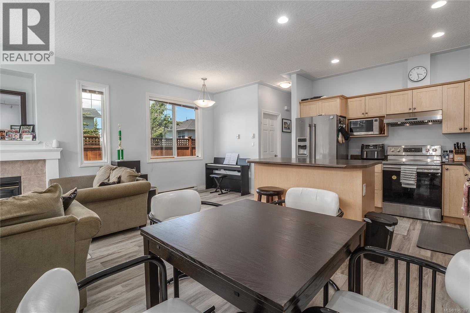 #4 3338 Whittier Ave - 7