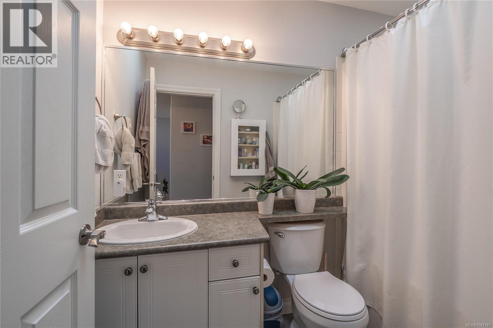 #4 3338 Whittier Ave - 27