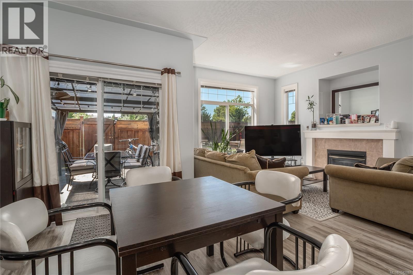 #4 3338 Whittier Ave - 6