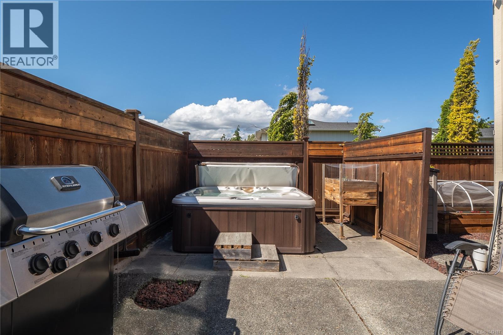 #4 3338 Whittier Ave - 17