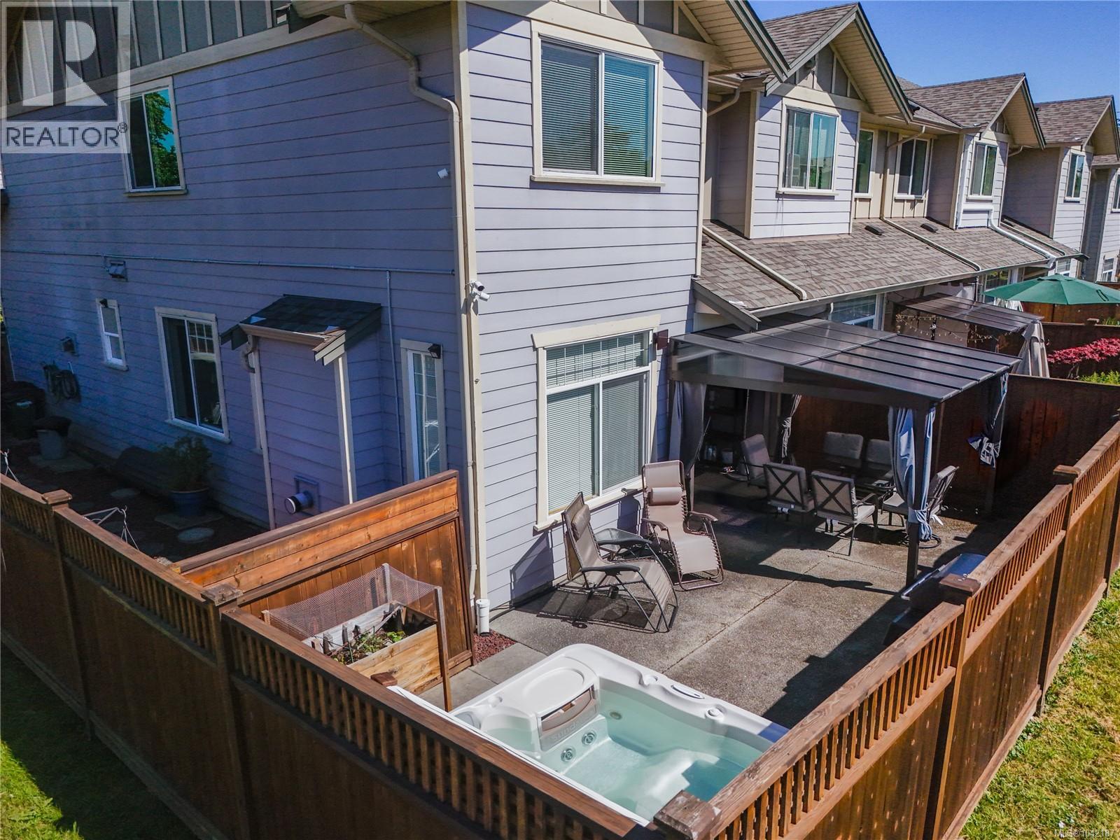#4 3338 Whittier Ave - 32