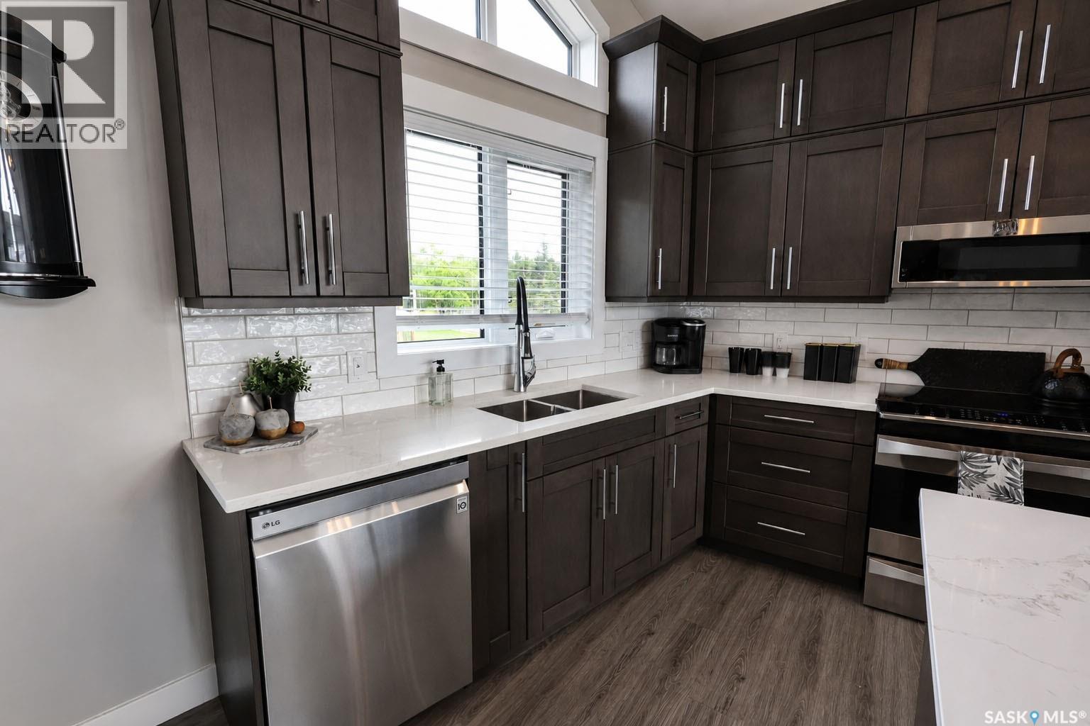 101 Jacobson DRIVE - 12