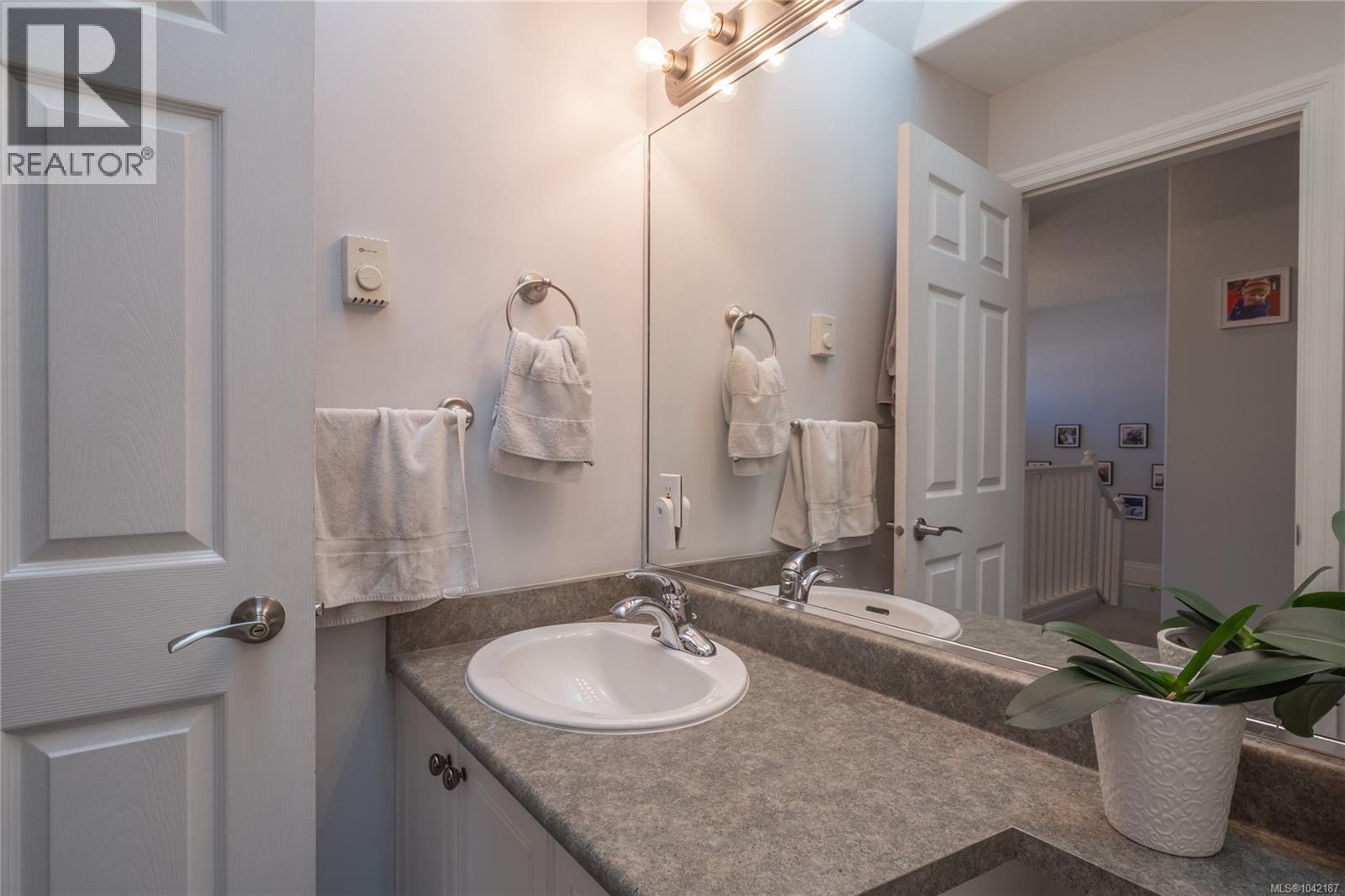 #4 3338 Whittier Ave - 28