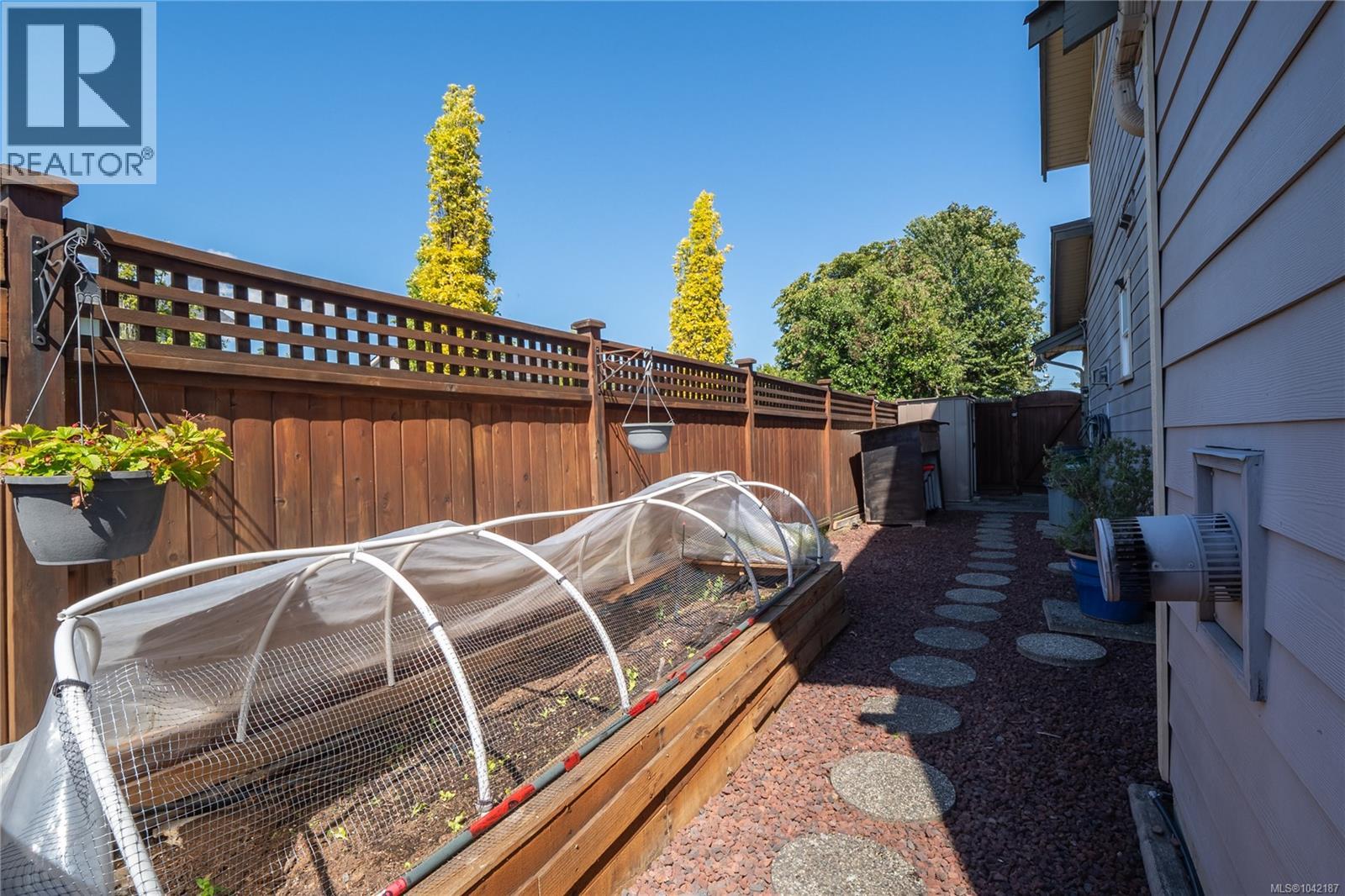 #4 3338 Whittier Ave - 18