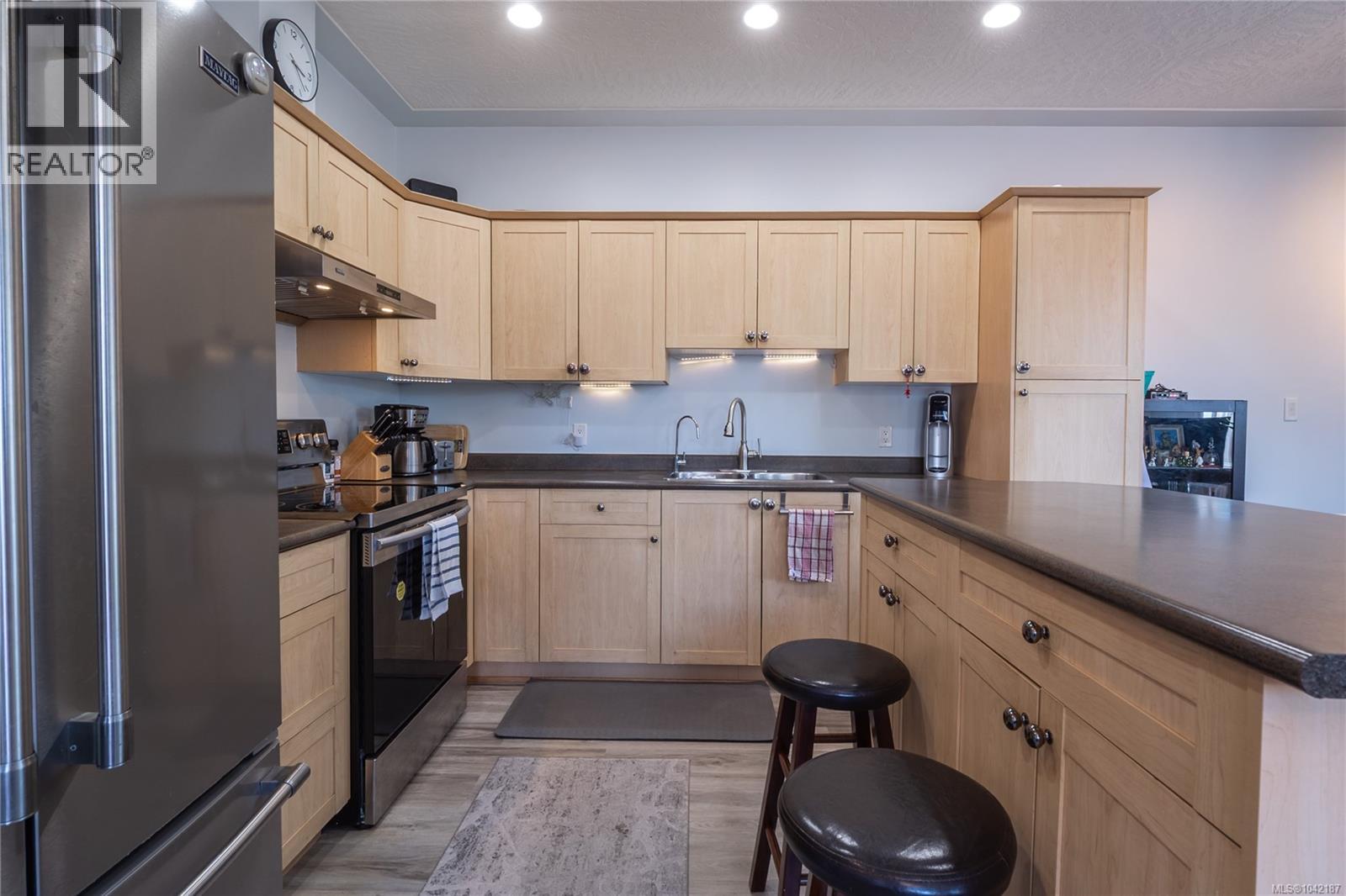 #4 3338 Whittier Ave - 10
