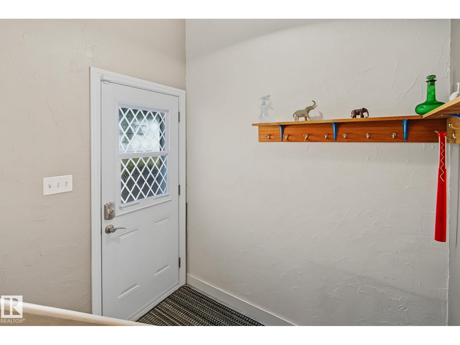 3212 73 ST NW - 8