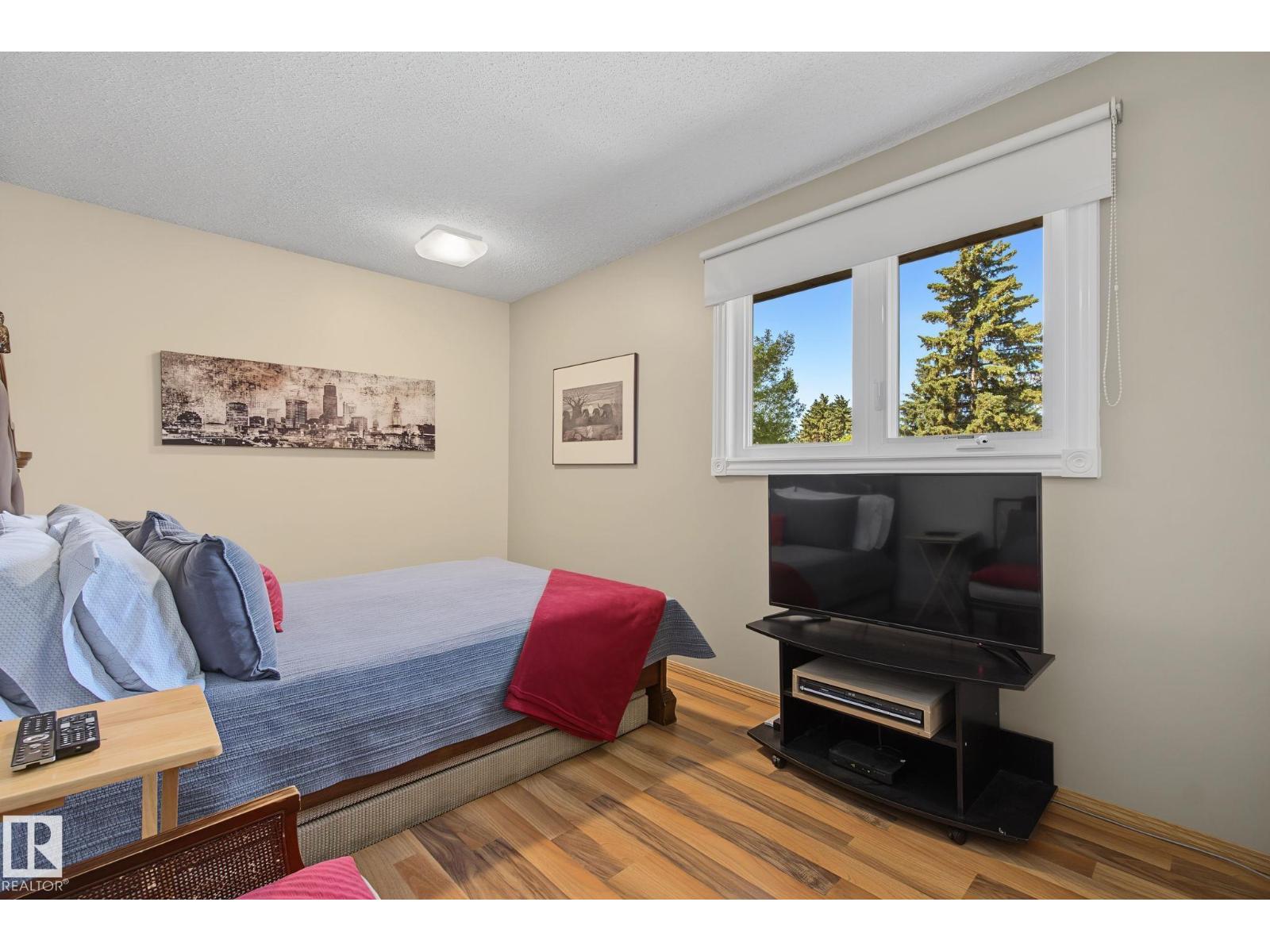 3212 73 ST NW - 32