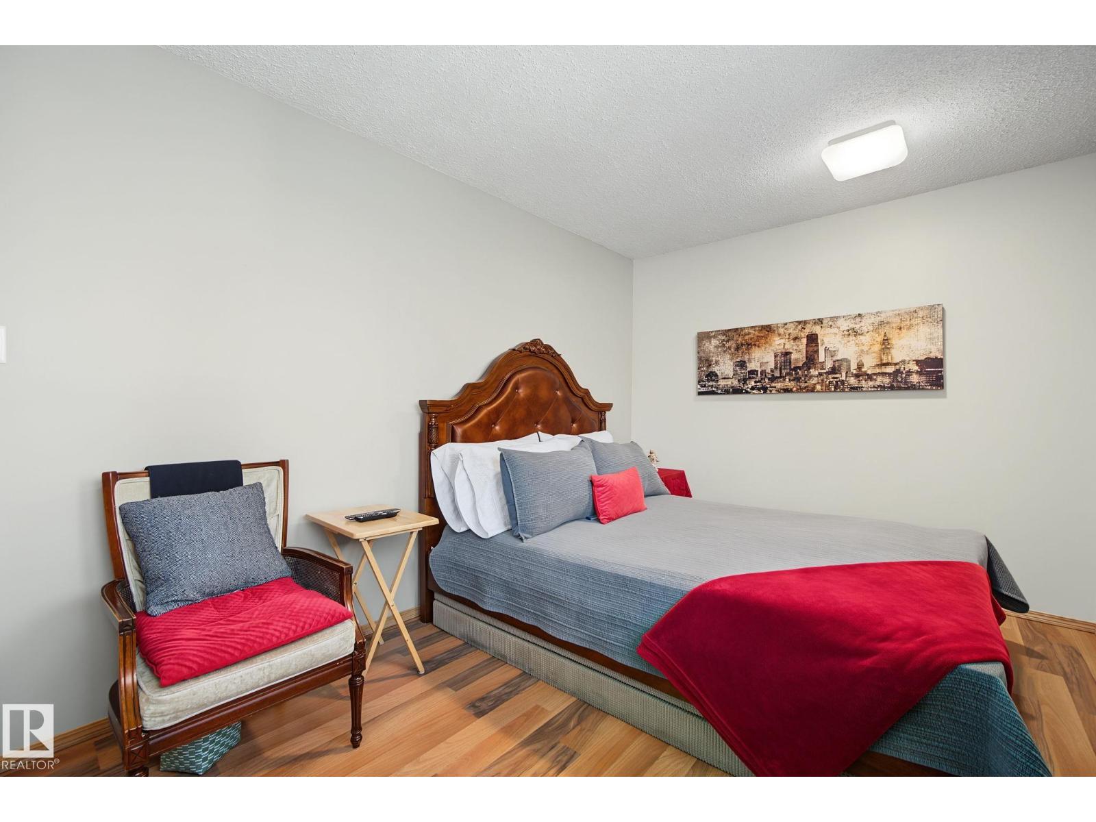 3212 73 ST NW - 33