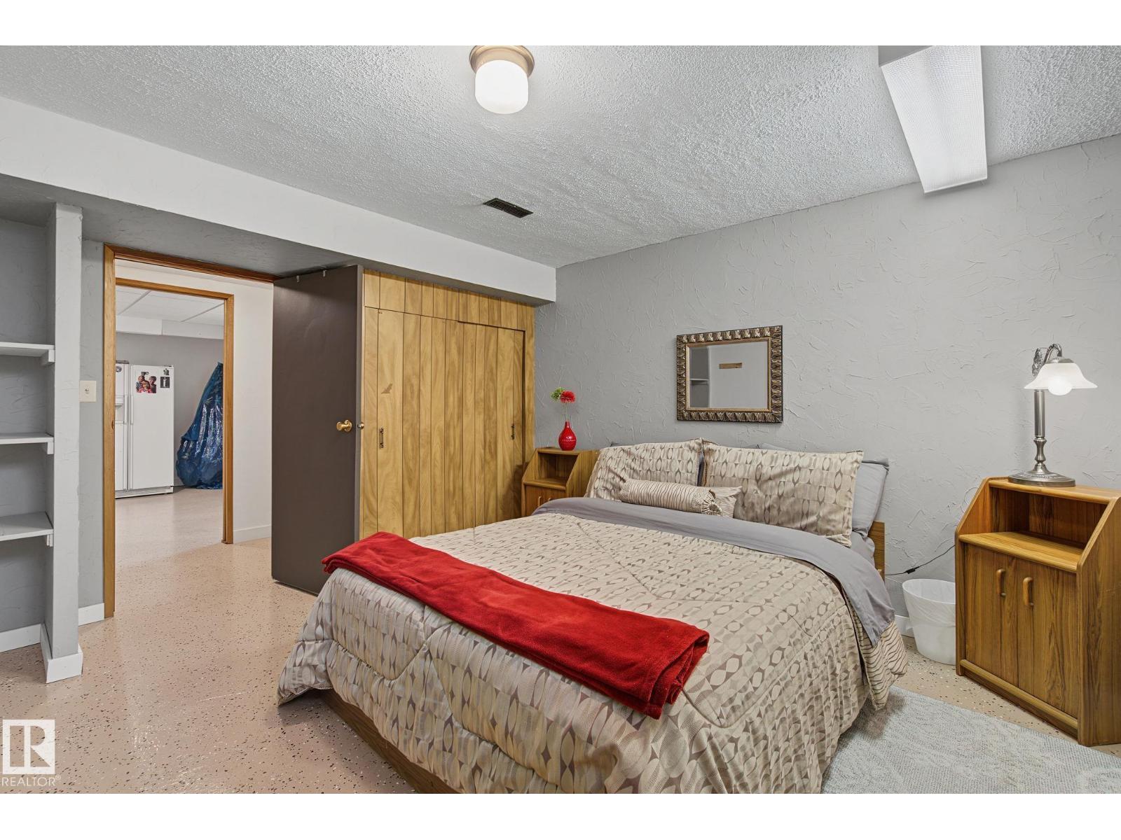 3212 73 ST NW - 52