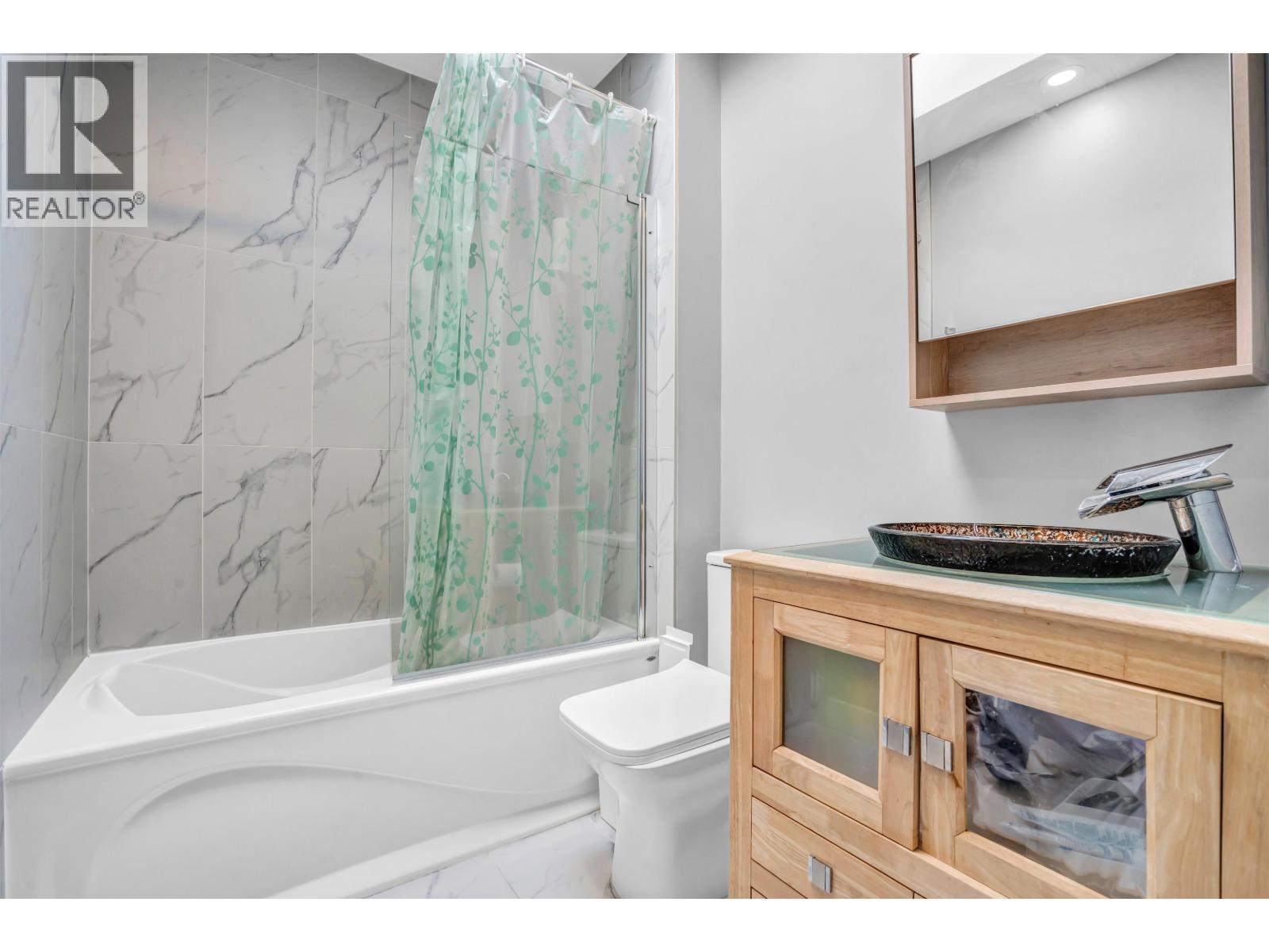 Photo of 300 W BALMORAL ROAD 20