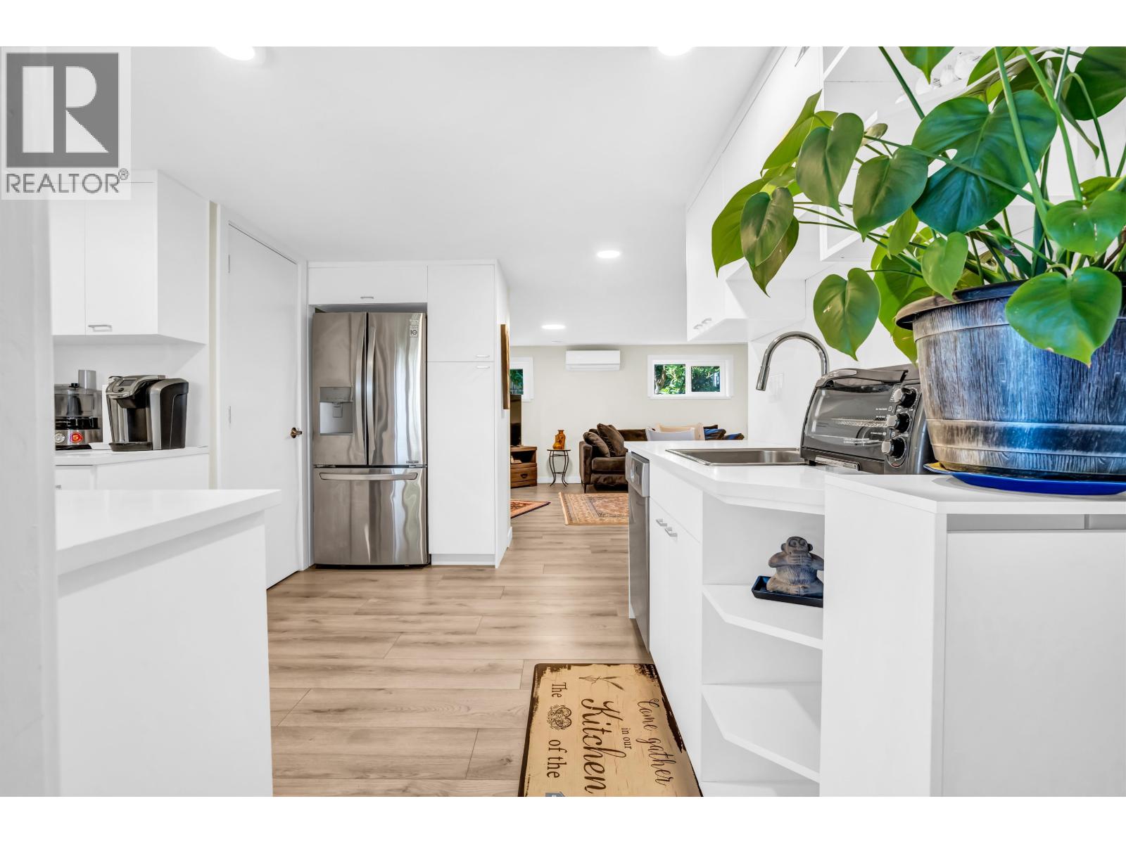 Photo of 300 W BALMORAL ROAD 22