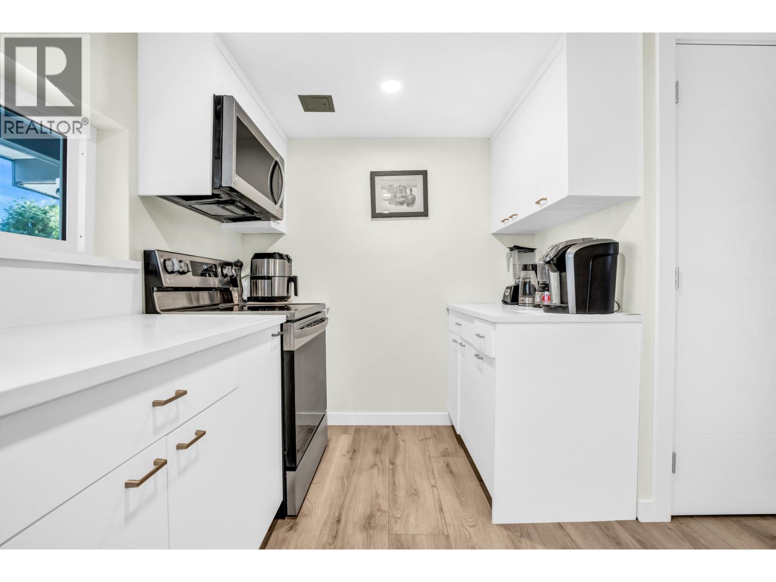 Photo of 300 W BALMORAL ROAD 23