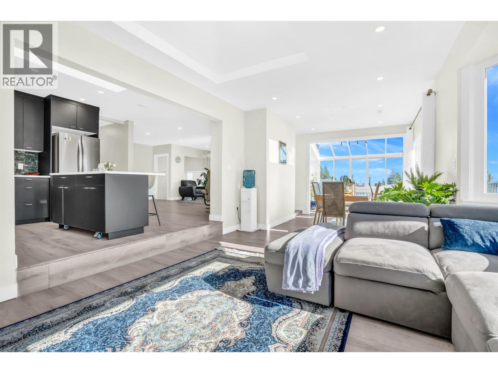 Photo of 300 W BALMORAL ROAD 8