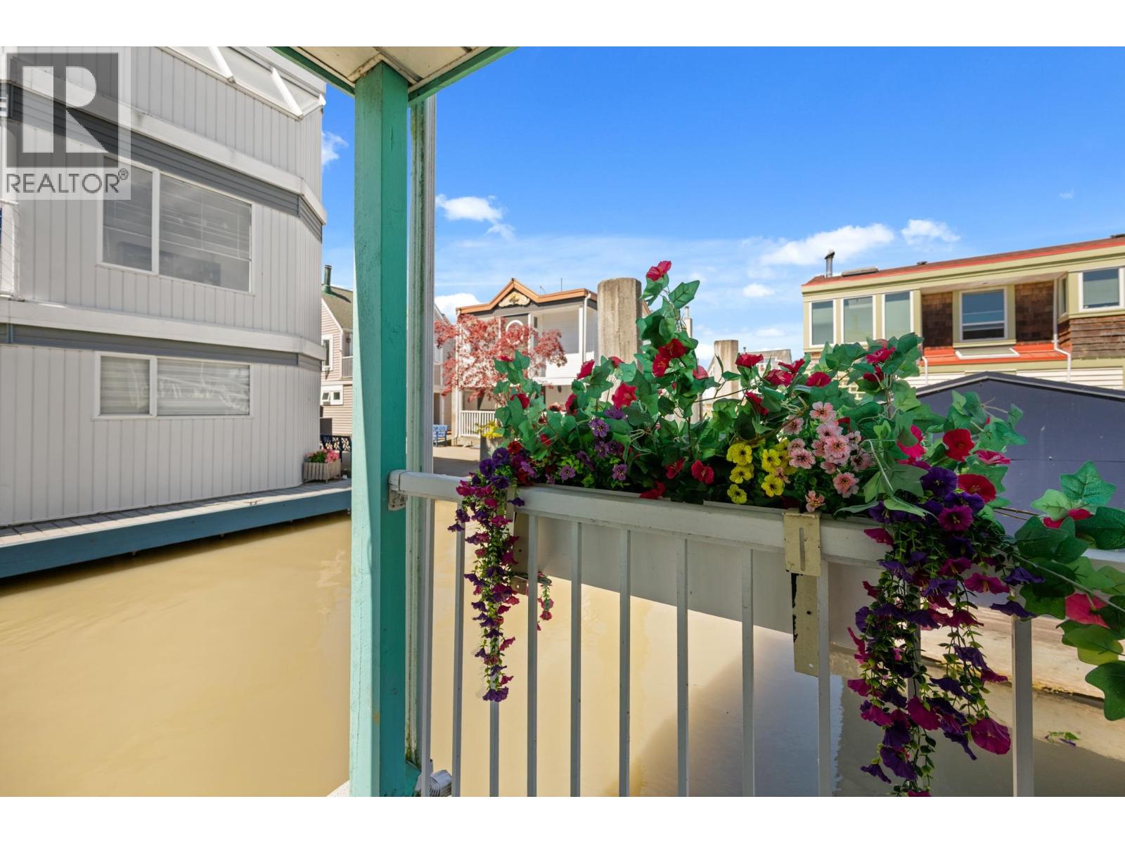 #1-3459 RIVER Road West, Delta