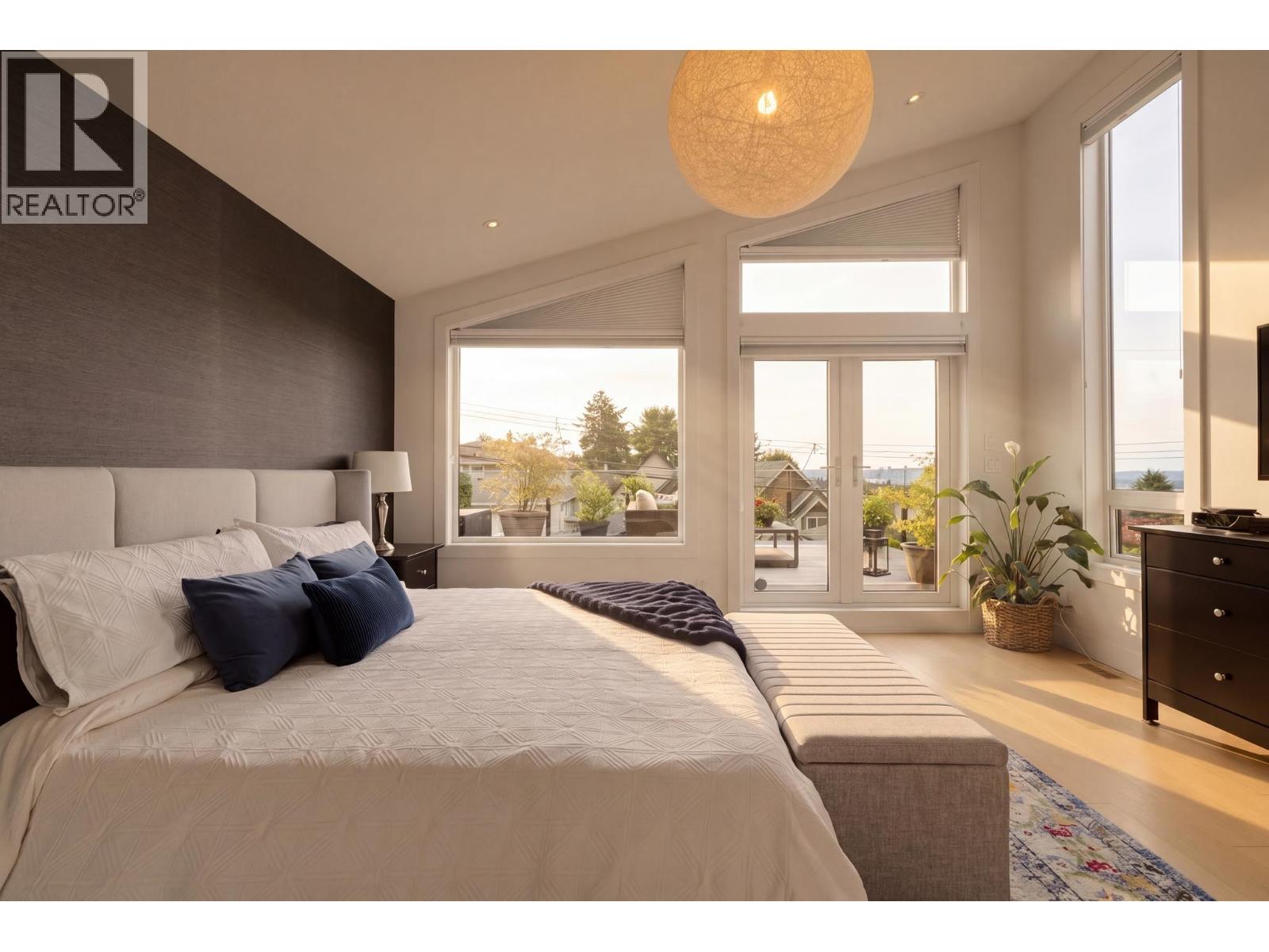 351 W 28TH STREET, North Vancouver