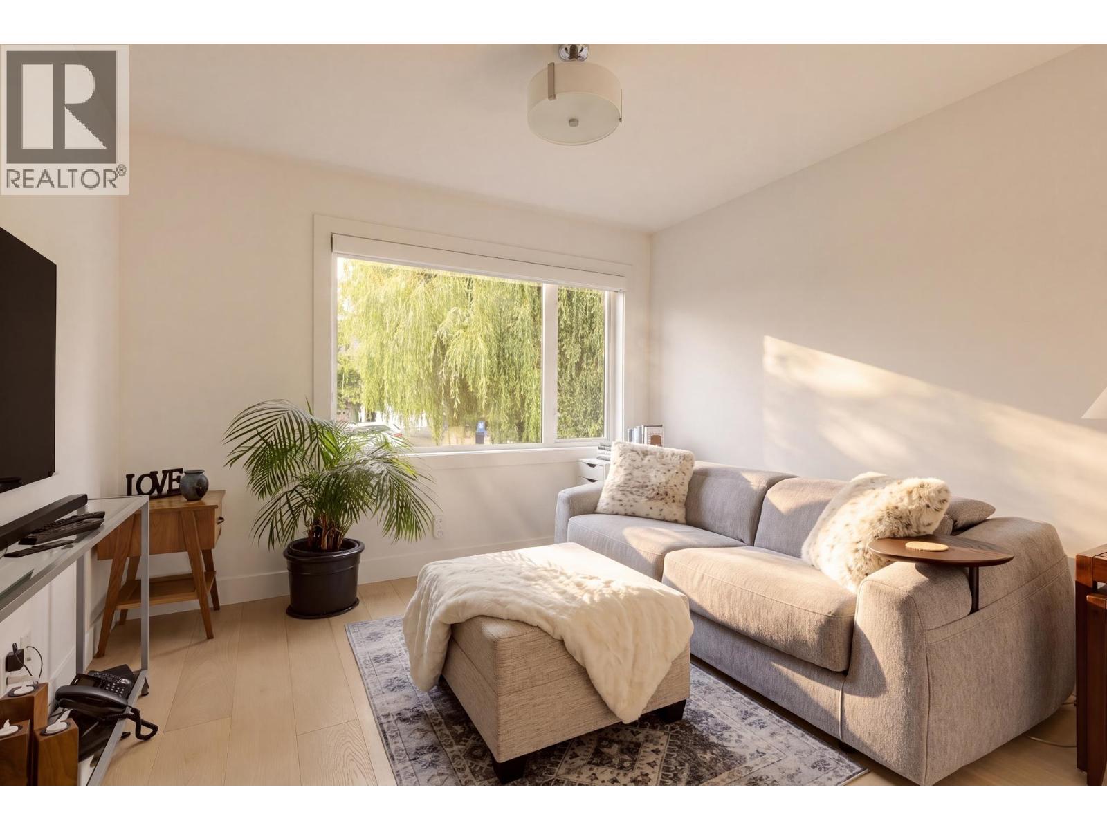 351 W 28TH STREET, North Vancouver