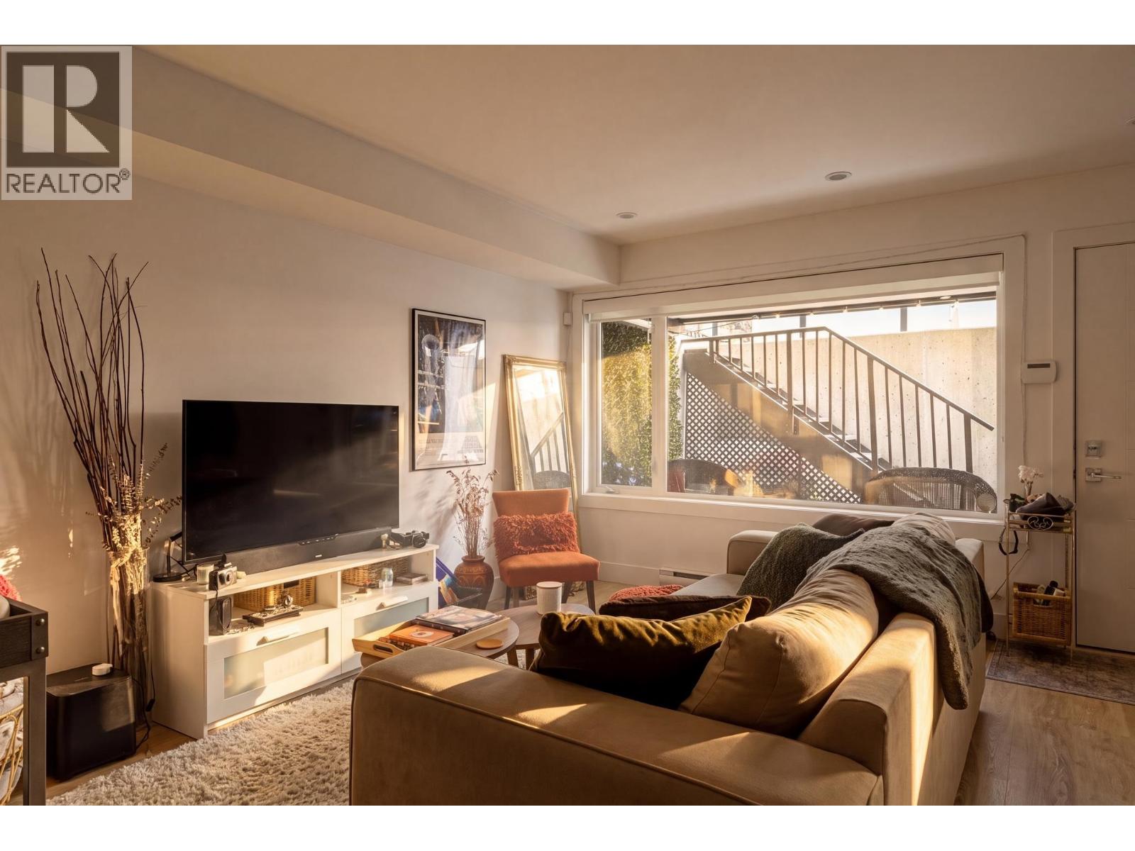 351 W 28TH STREET, North Vancouver