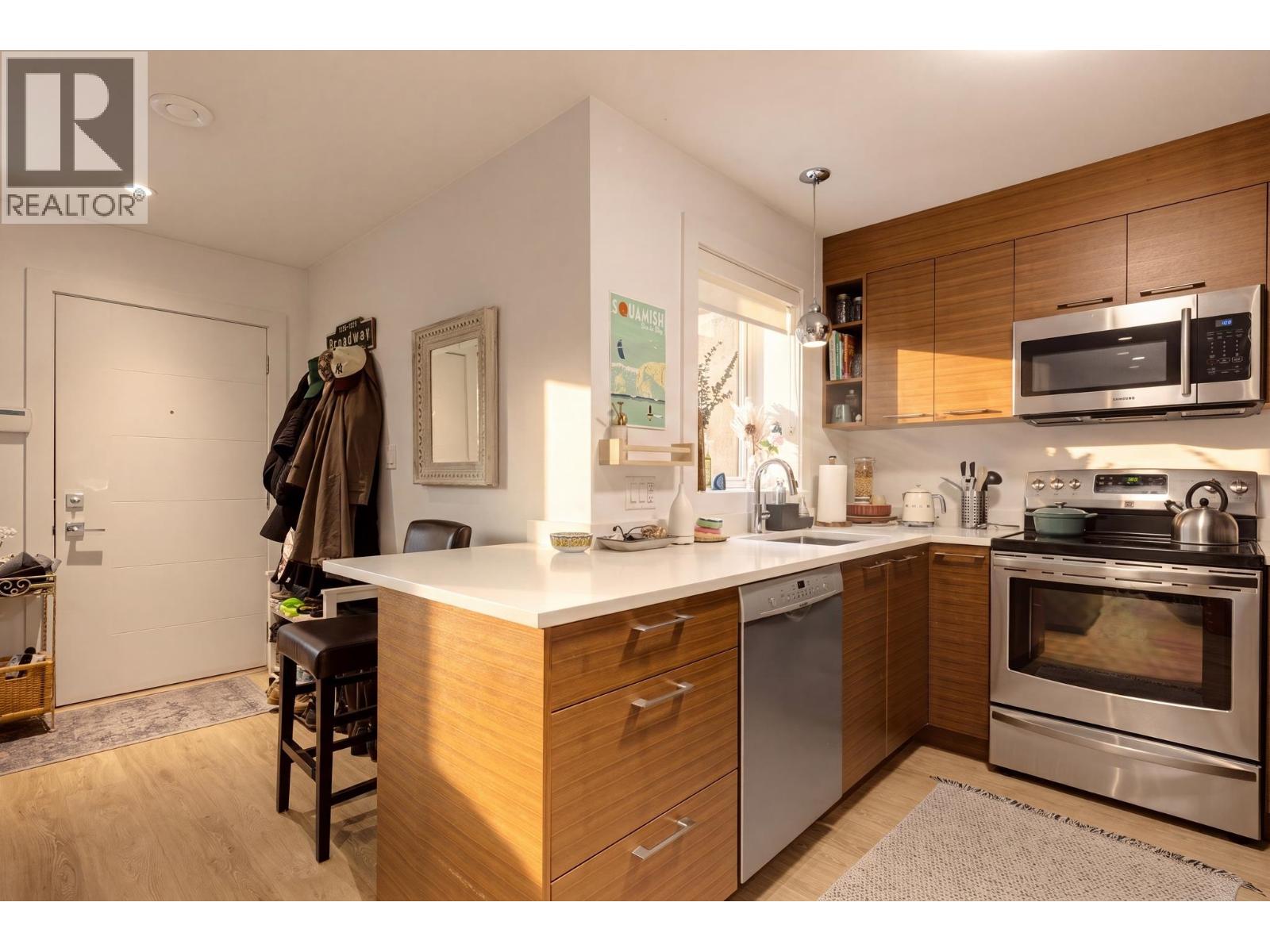 351 W 28TH STREET, North Vancouver
