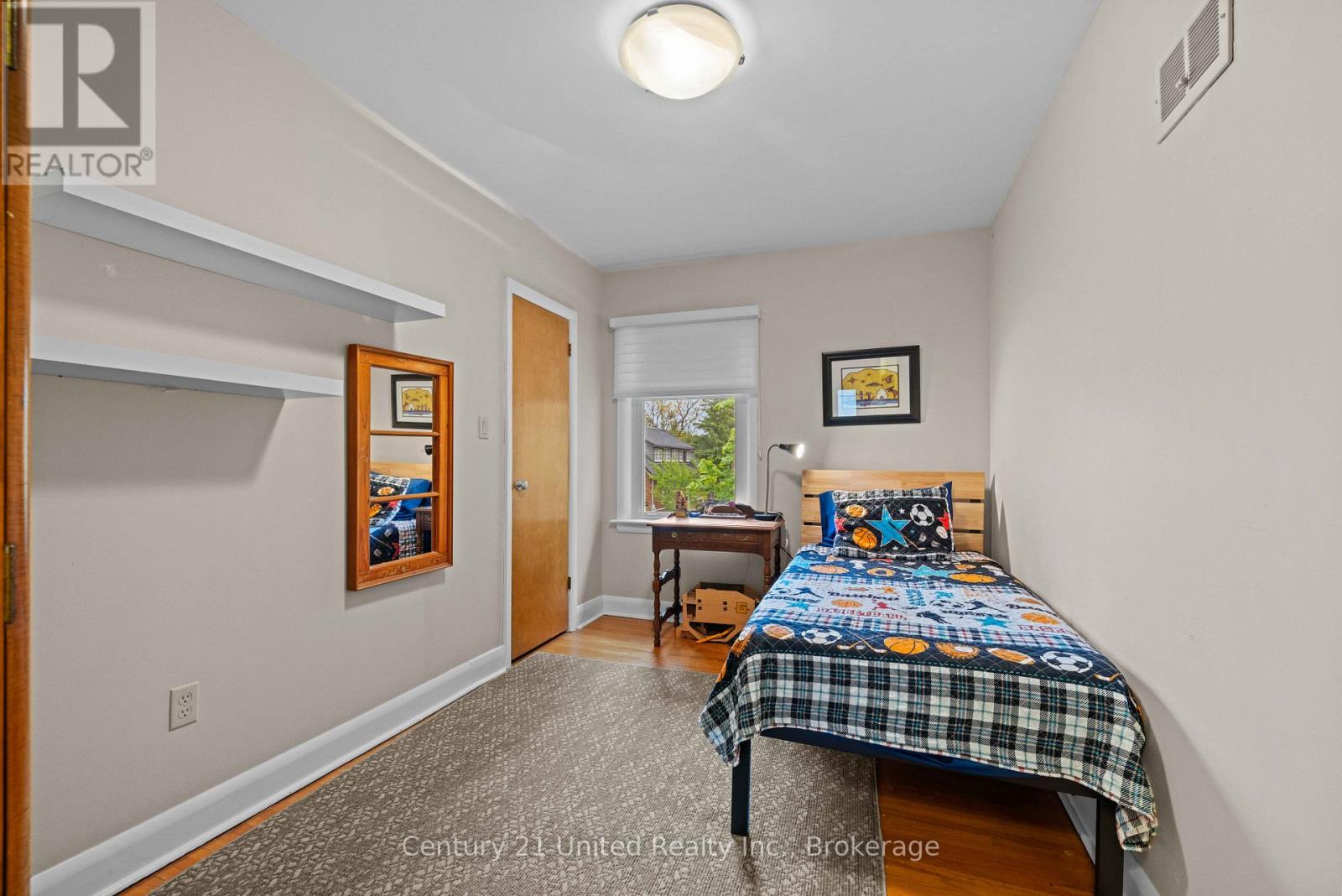 516 HUNTER STREET W - 19