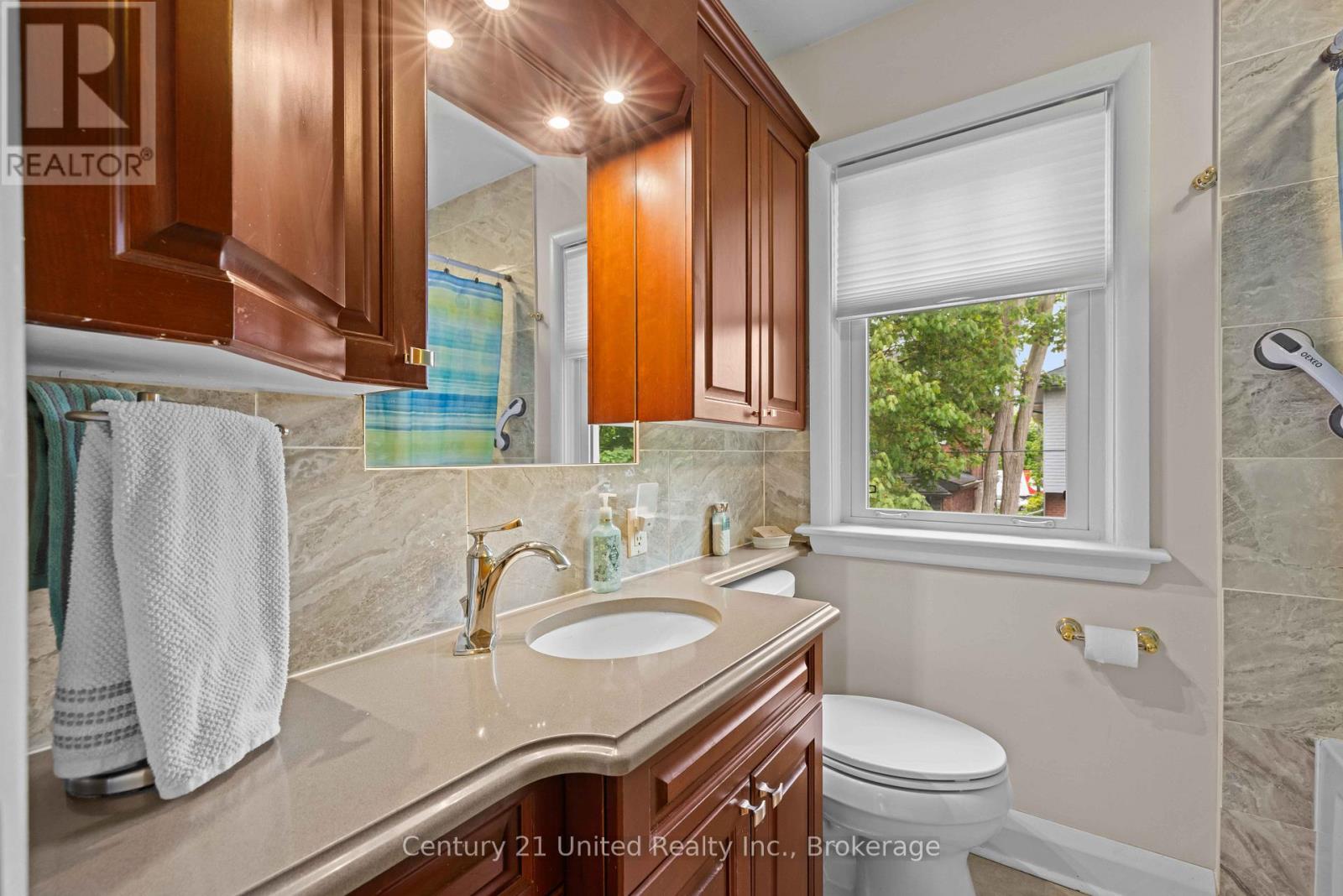 516 HUNTER STREET W - 23