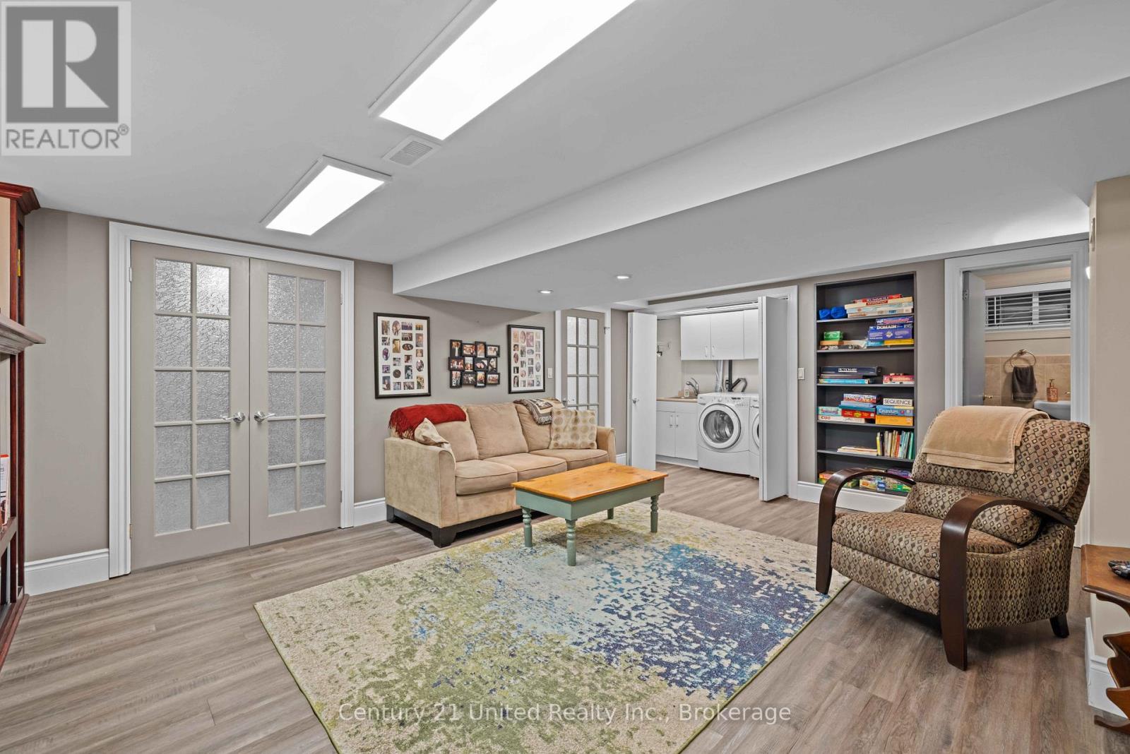 516 HUNTER STREET W - 24