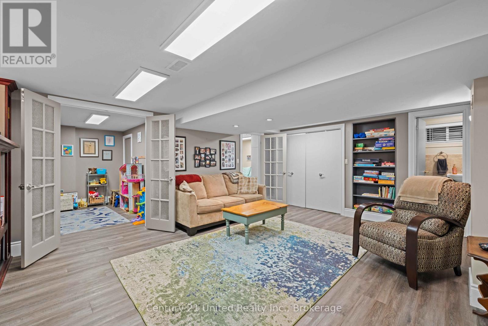 516 HUNTER STREET W - 25