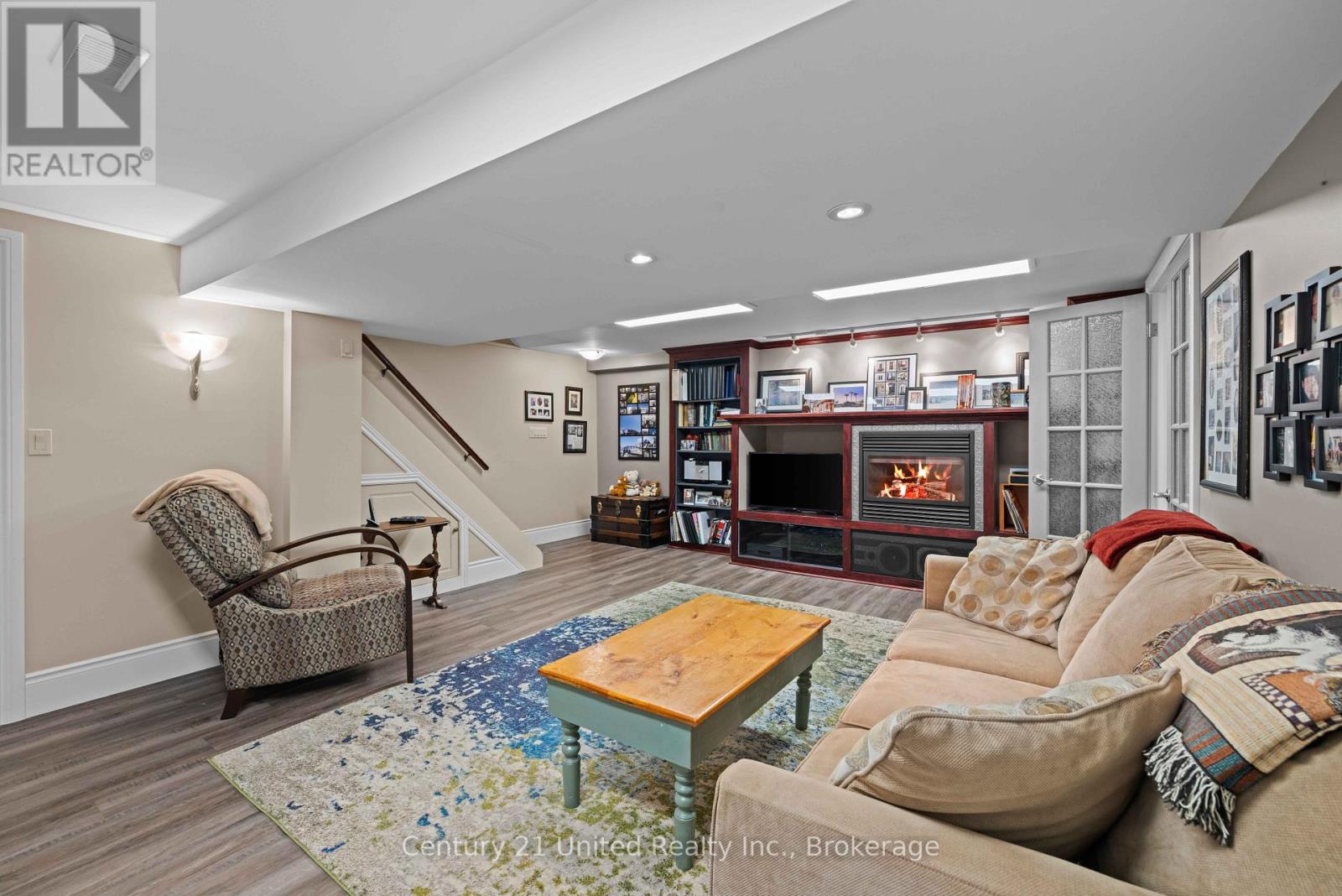 516 HUNTER STREET W - 29