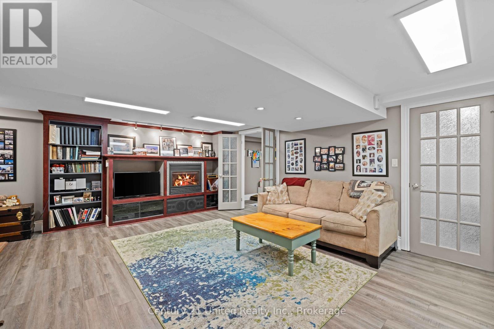 516 HUNTER STREET W - 31