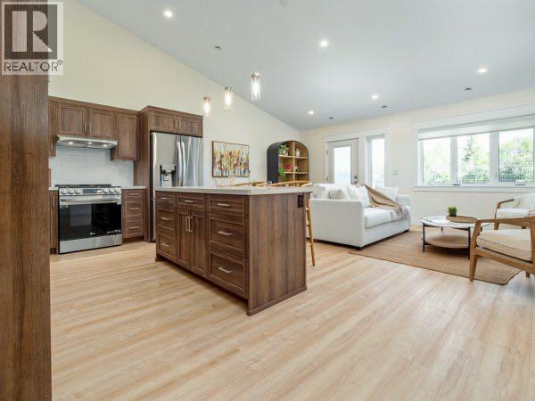 731 7 Avenue W - 9