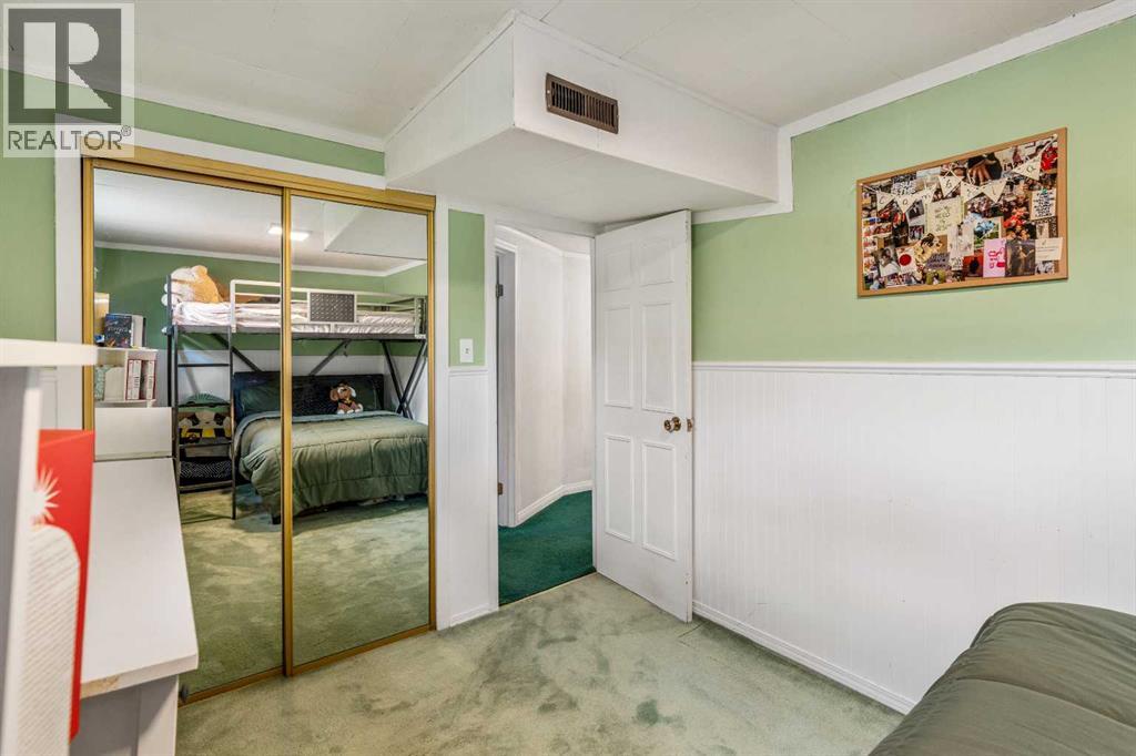 447 9 Street W - 33