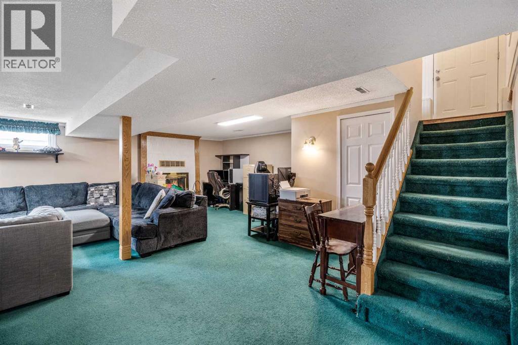 447 9 Street W - 24