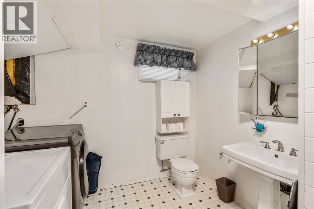 447 9 Street W - 32