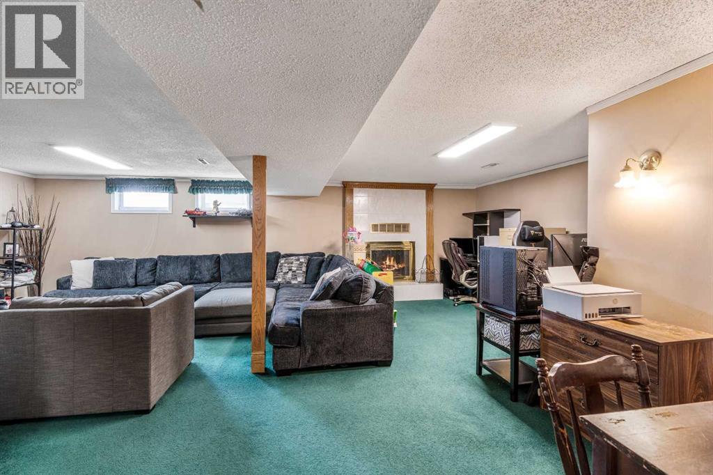 447 9 Street W - 25