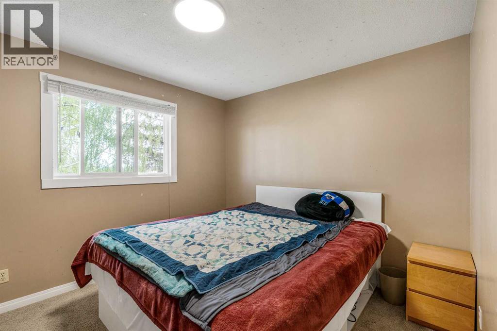 447 9 Street W - 12