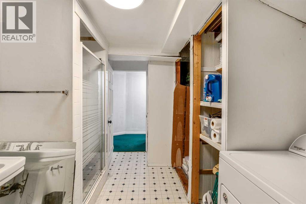 447 9 Street W - 31
