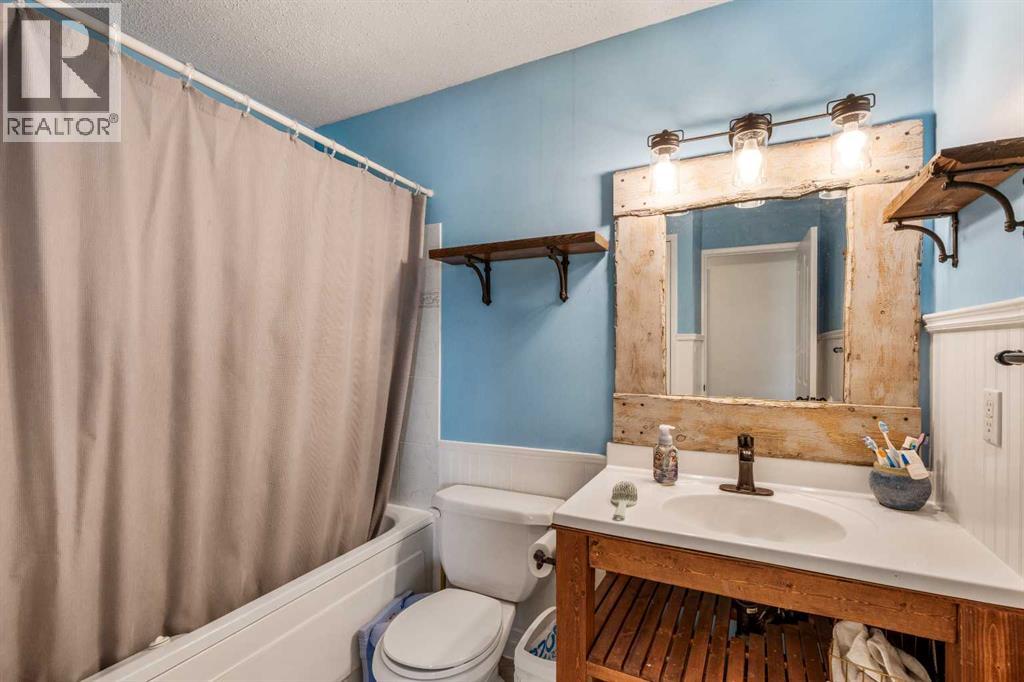 447 9 Street W - 16
