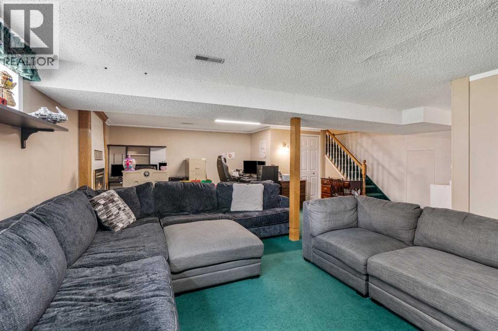 447 9 Street W - 28