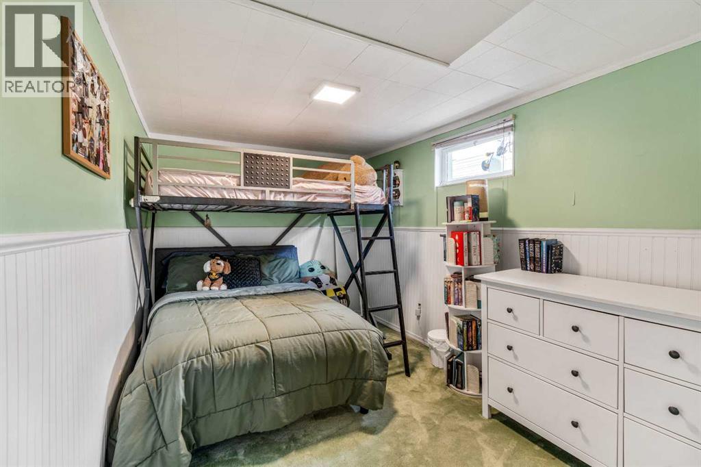 447 9 Street W - 34