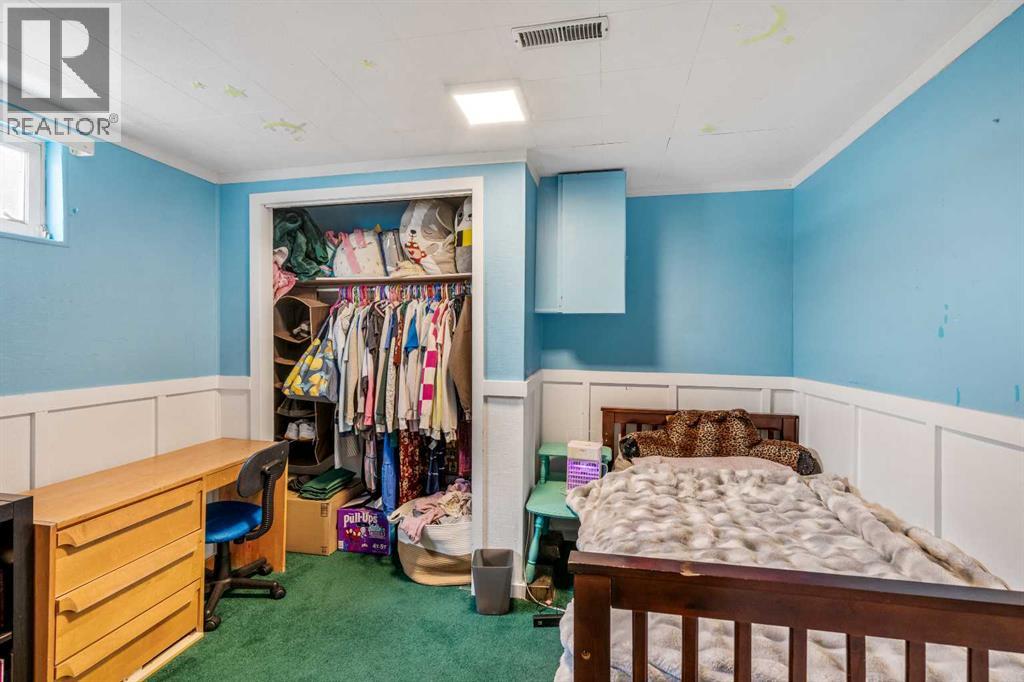447 9 Street W - 37