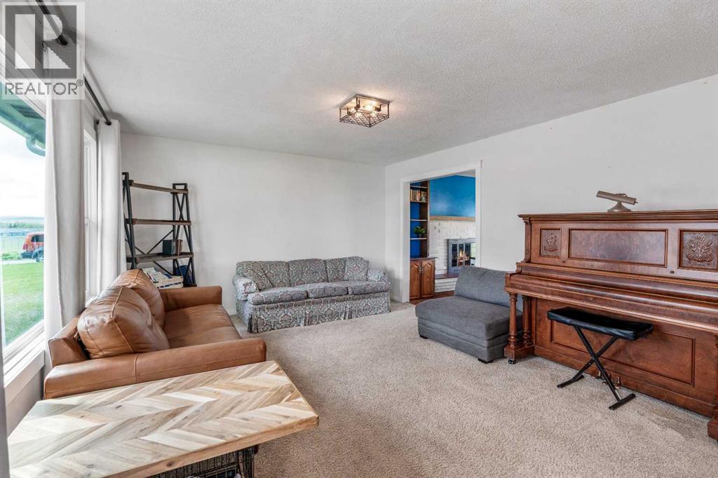 447 9 Street W - 5