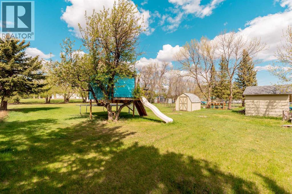 447 9 Street W - 41