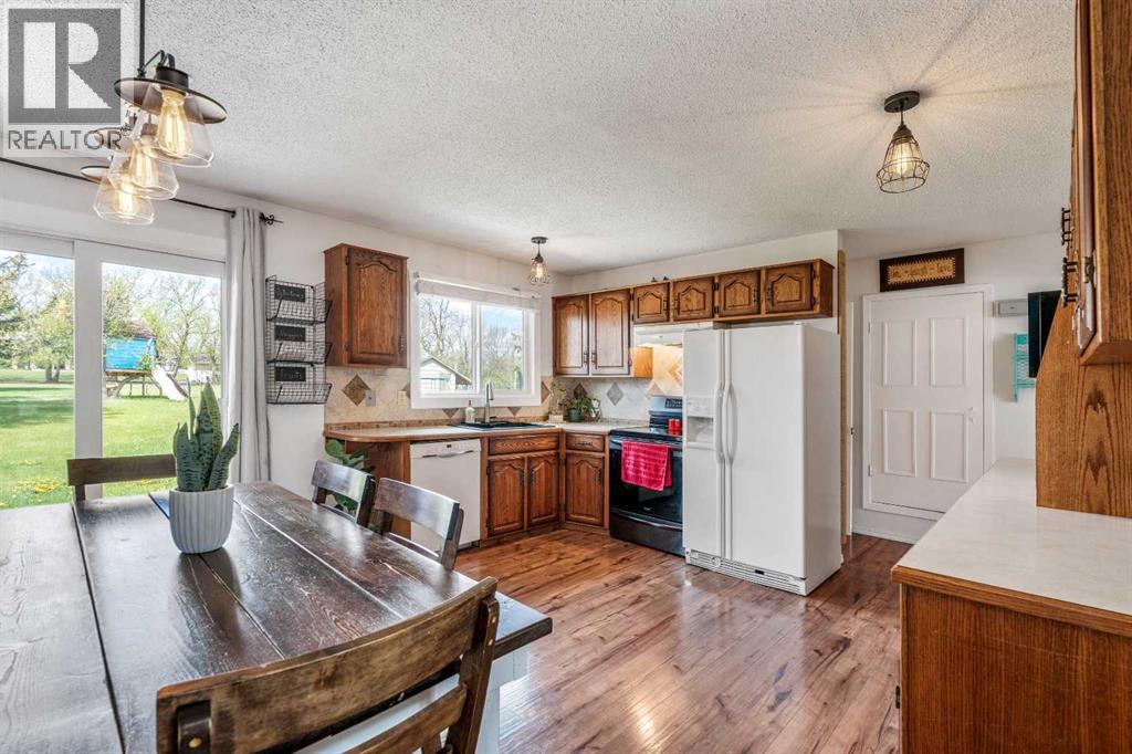 447 9 Street W - 9