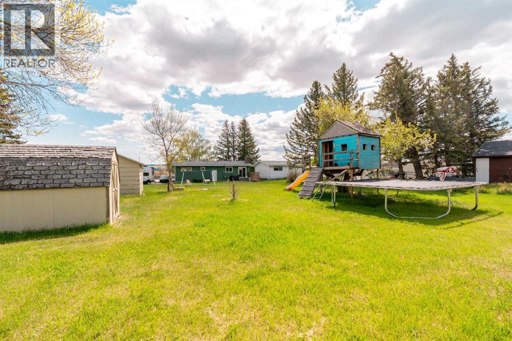 447 9 Street W - 42